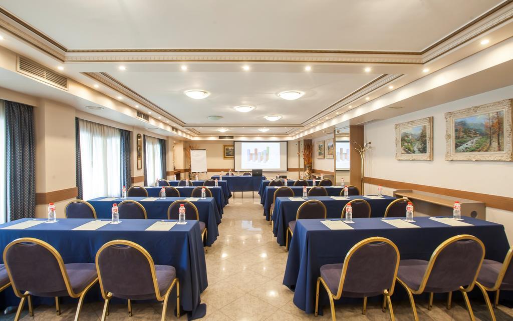 Hotel Albret 4*